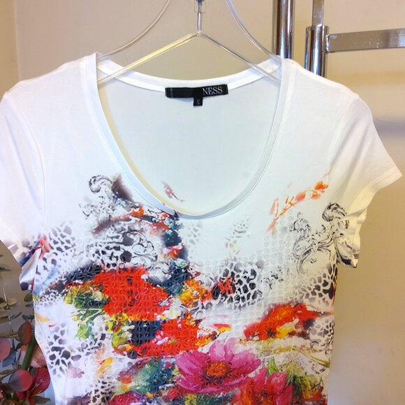 NWOT NESS Women's Floral Graphic Tee Shirts Crew Neck Trendy Top M 8 10 - Picture 8 of 8